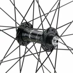 Bc Basic Race Shimano 105 DT Swiss R 460 28" Laufradsatz -Fulcrum-Laden 396205